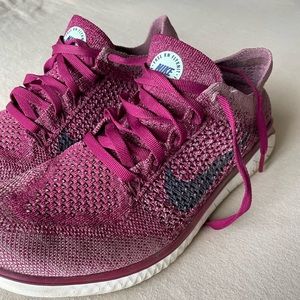 Nike women’s RN flyknit shoes